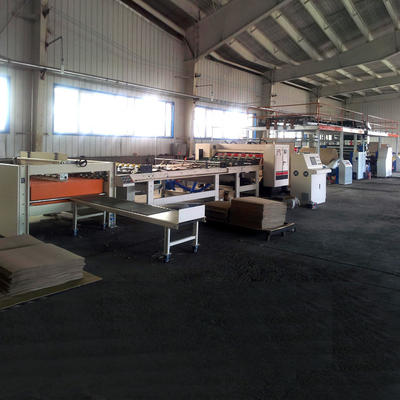 Η ημι αυτόματη Corrugation φύλλων 2 πτυχών μηχανή ζάρωσε το ρόλο προηγούμενο