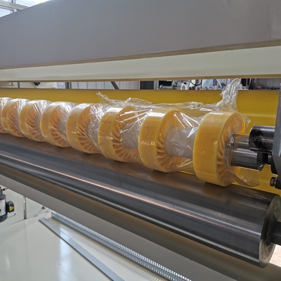 Υψηλής ταχύτητας 2200mm NC Cutter κυματοειδής χαρτόνι γραμμή παραγωγής