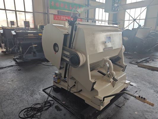 Χειροκίνητη μηχανή κοπής και δημιουργίας πτυχών χαρτονιού μεγέθους 1500mm