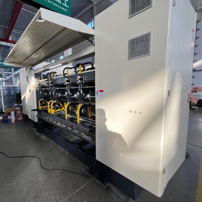 Τρία είδη λειτουργίας σκορ Κάρτονας κυματοειδής λεπτή λεπίδα Σλιτερ Σκορ μηχανή με αυτόματη ρύθμιση για την παραγωγή