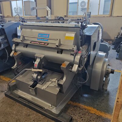 Μηχανή κοπής μήτρας από κυματοειδές χαρτοκιβώτιο από ανοξείδωτο χάλυβα με ηλεκτρική μέθοδο παροχής λαδιού Κινητήρας Hengshui Ιδανικό για παραγωγή χαρτοκιβωτίων