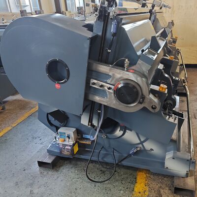 4500KG κυματοειδής χαρτόνι Die Cutter με 4 μέρη ασφαλείας που εξασφαλίζουν σταθερή απόδοση και μακροχρόνια λειτουργία