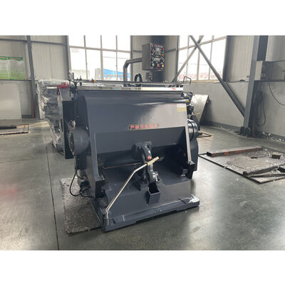 7000kg κυματοειδής χαρτόνι μηχανή κοπής με ταχύτητα κοπής 4800 έως 8000 φύλλα ανά ώρα Ασφάλεια για την ασφάλεια