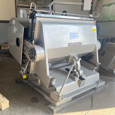 Ταχύτητα κοπής 4800 έως 8000 φύλλα ανά ώρα Μηχανή κοπής με ψεκασμό για κυματοειδή κουτιά που προσφέρει ακρίβεια συν ή μείον 075 χιλιοστά