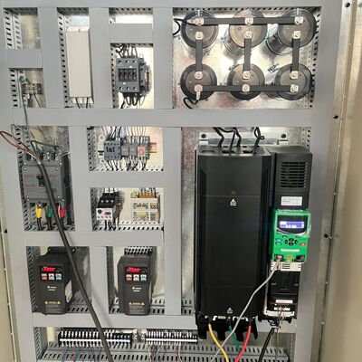 Η γραμμή παραγωγής κυματοειδούς πλακέτας υψηλής χωρητικότητας έχει σχεδιαστεί για συνεχή λειτουργία, εξασφαλίζοντας την παραγωγή και τη συνέπεια της πλακέτας