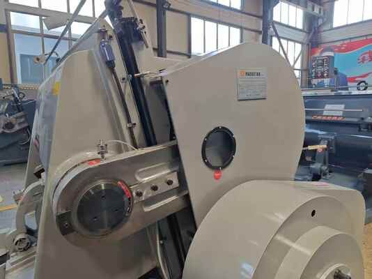 Μοντέλο ML1500 Ημιαυτόματη μηχανή κοπής με θραύση κυματοειδούς χαρτονιού με ηλεκτρικό συμπλέκτη φρένων πλάκας αναρρόφησης και τέσσερα μέρη ασφαλείας για αυξημένη ασφάλεια